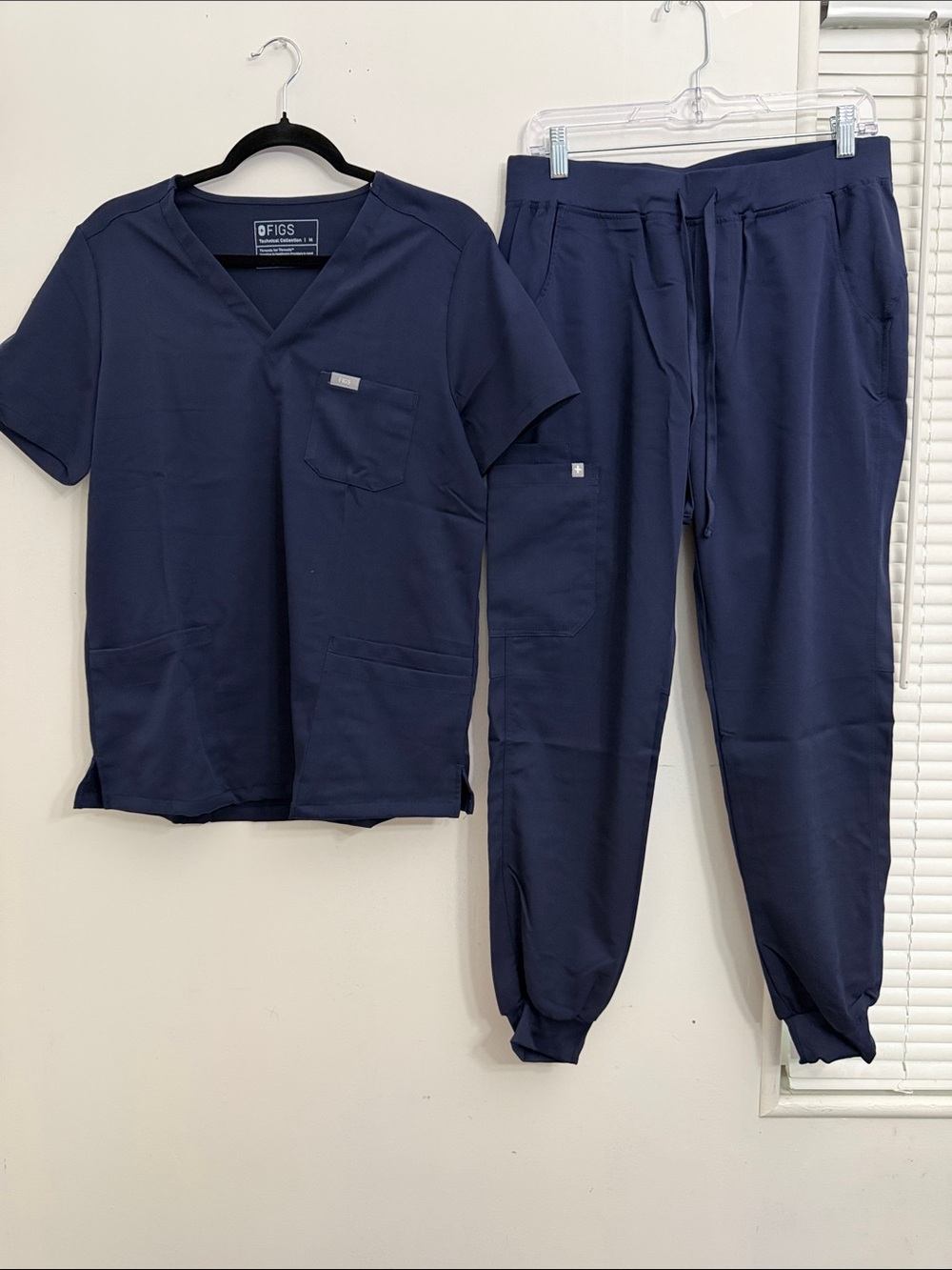 Figs Navy Scrub-Style PTop & Jogger Set